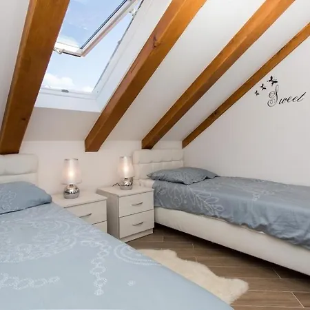 Mali Skoj Apartment Sudurad