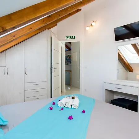 アパート Mali Skoj *