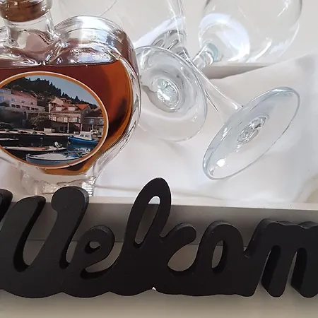 アパート Mali Skoj スドゥラド